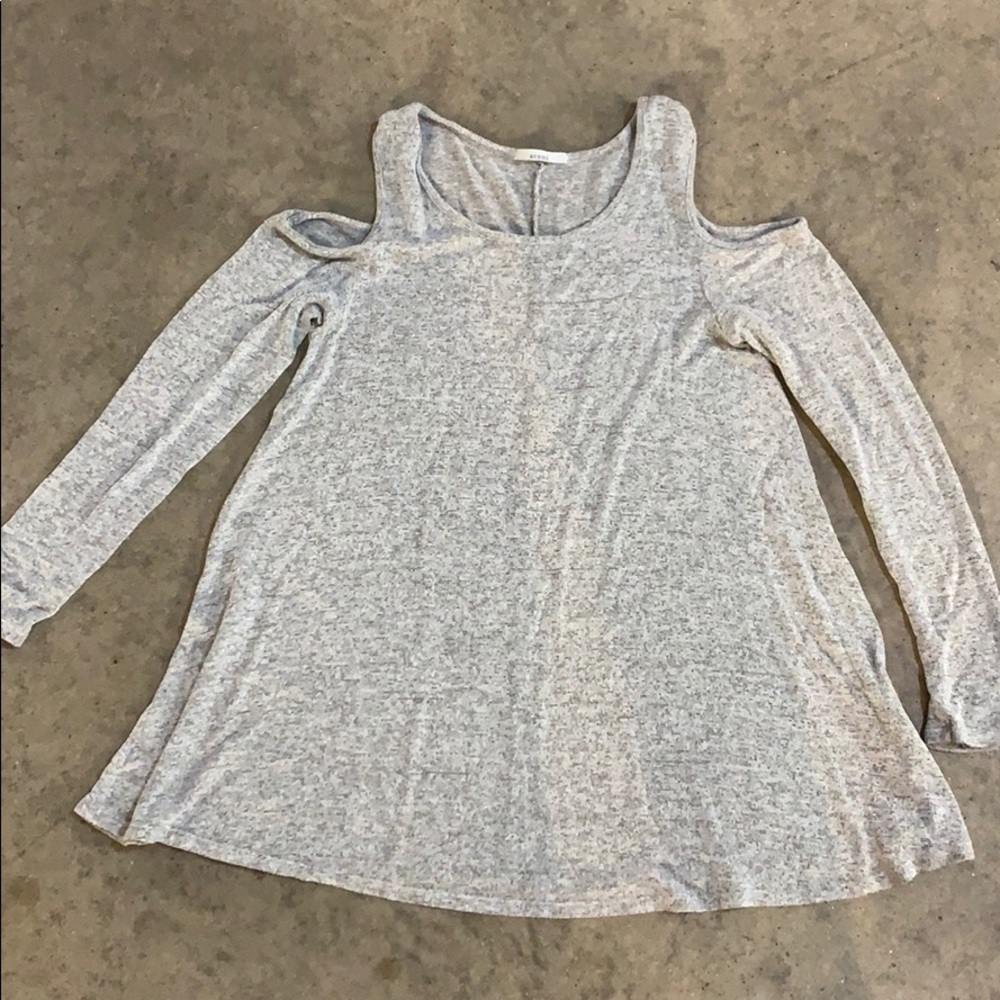 Long sleeve shoulder cut out